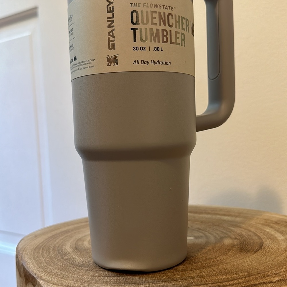 30 oz Stanley. Color “Ash” - Picture 4 of 4